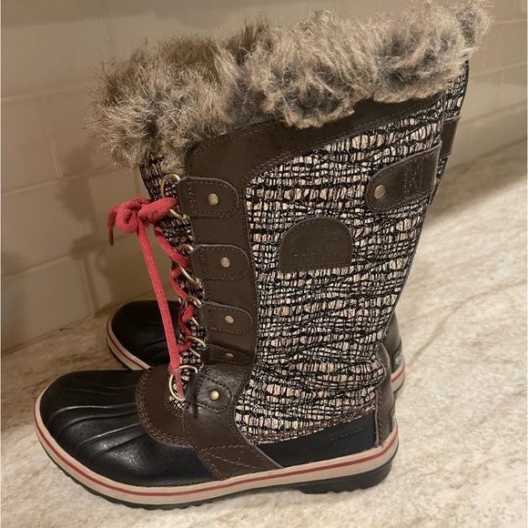 Sorel Boot 7.5 - Picture 8 of 11